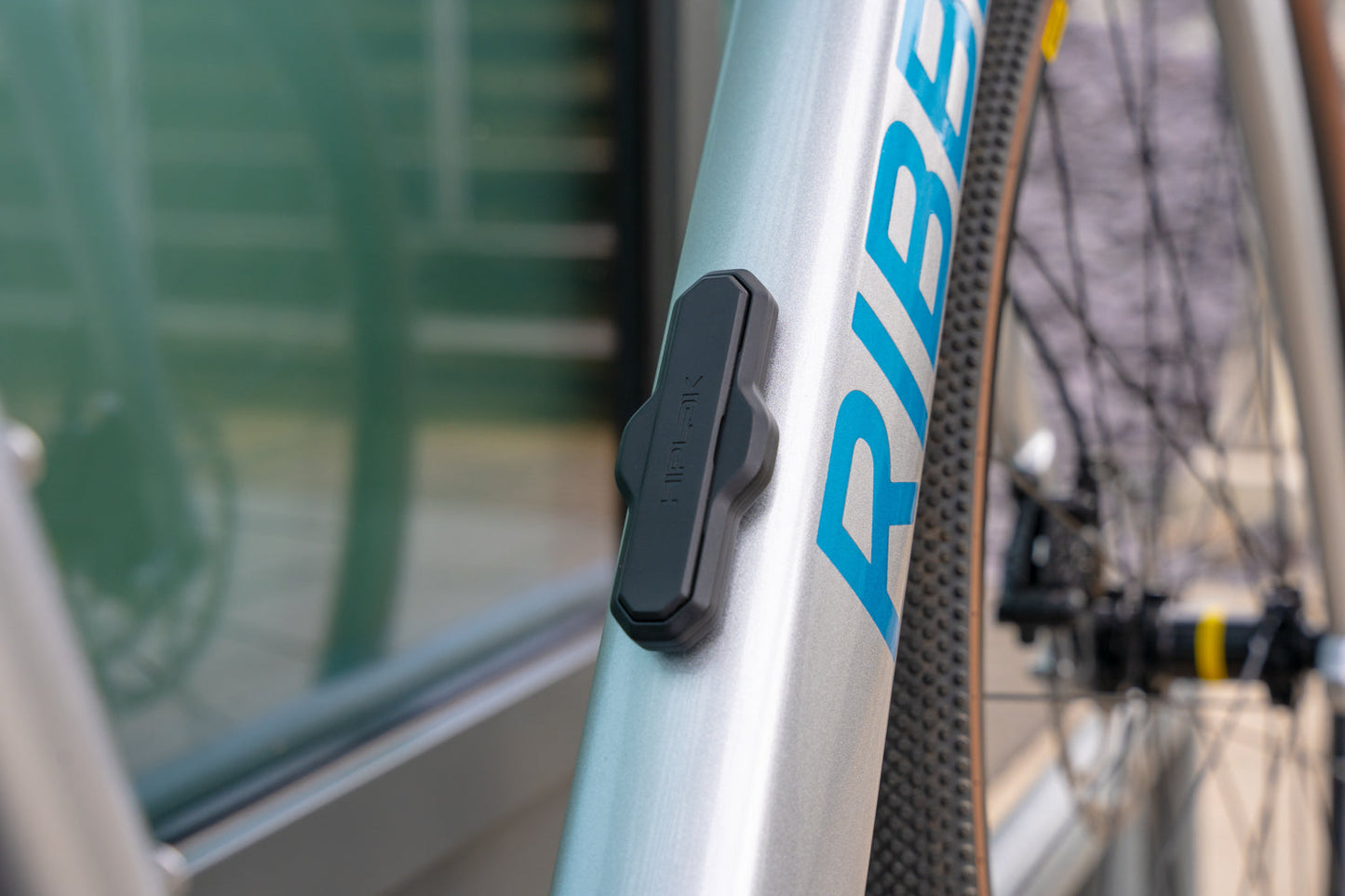 Hiplok Track Z Lok Bracket AirTag Holder Black